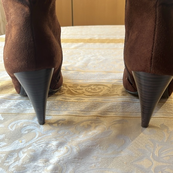 Imitation suede brown heeled boots size 8 - Picture 5 of 12